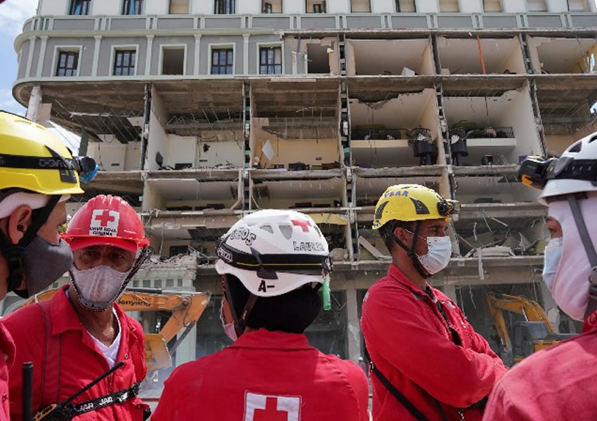 Cuba: Rescatistas recuperan cuerpo de última persona desaparecida tras explosión del Hotel Saratoga